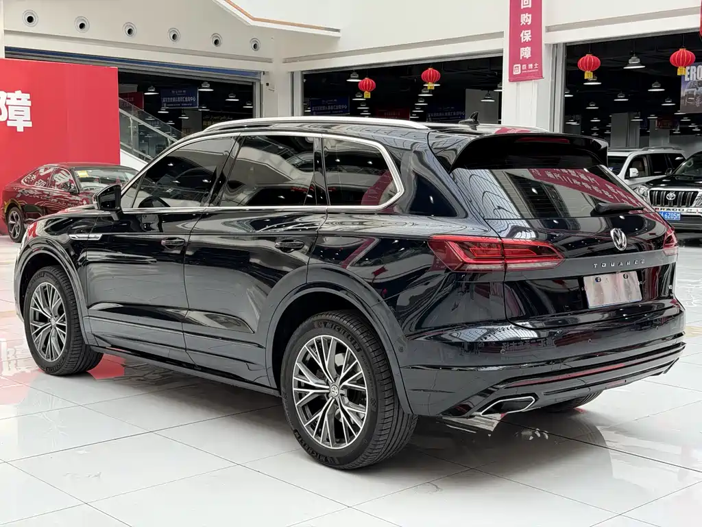 Volkswagen Touareg — фото 20