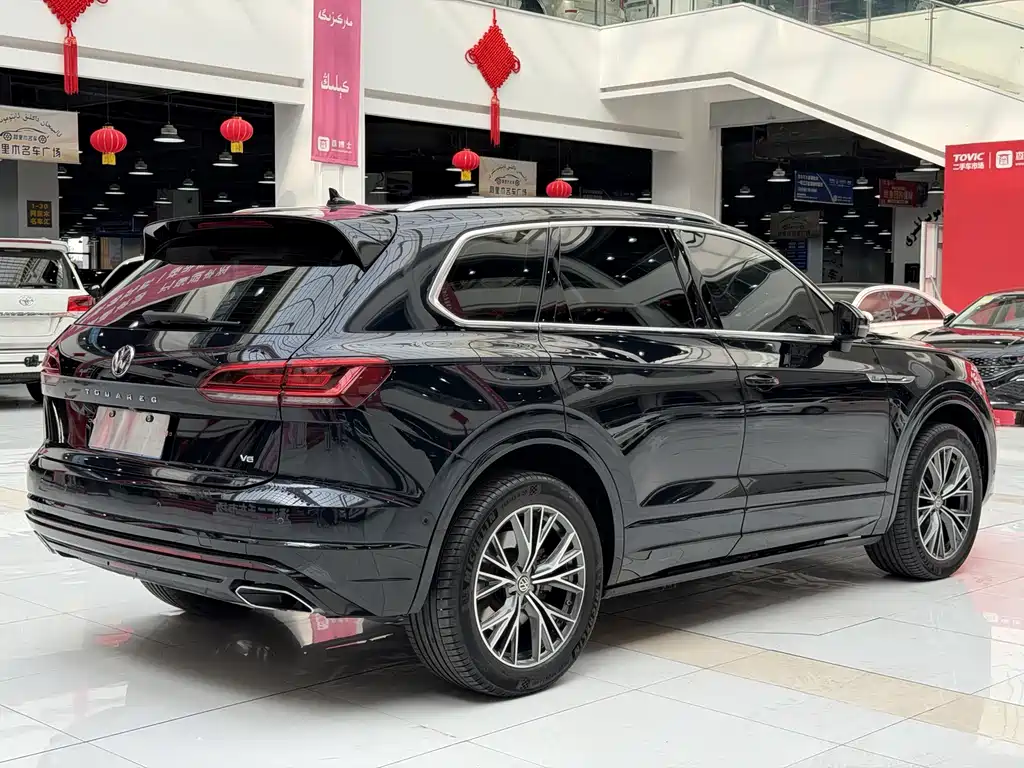 Volkswagen Touareg — фото 22