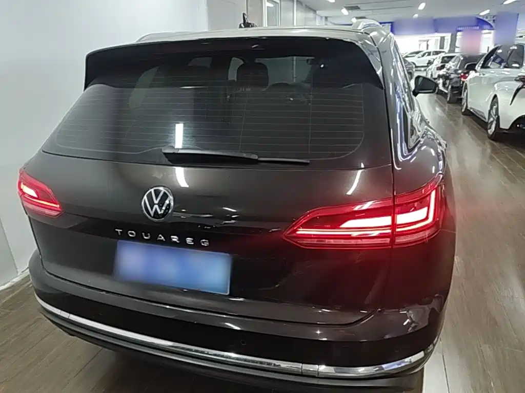 Volkswagen Touareg — фото 6