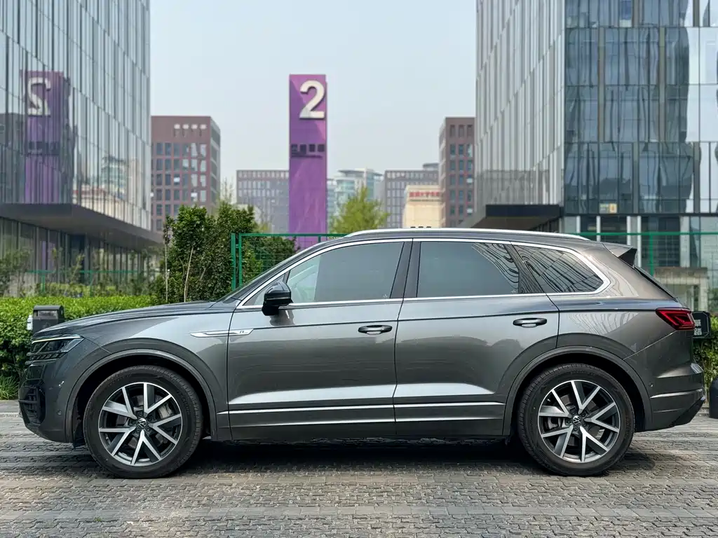 Volkswagen Touareg — фото 2