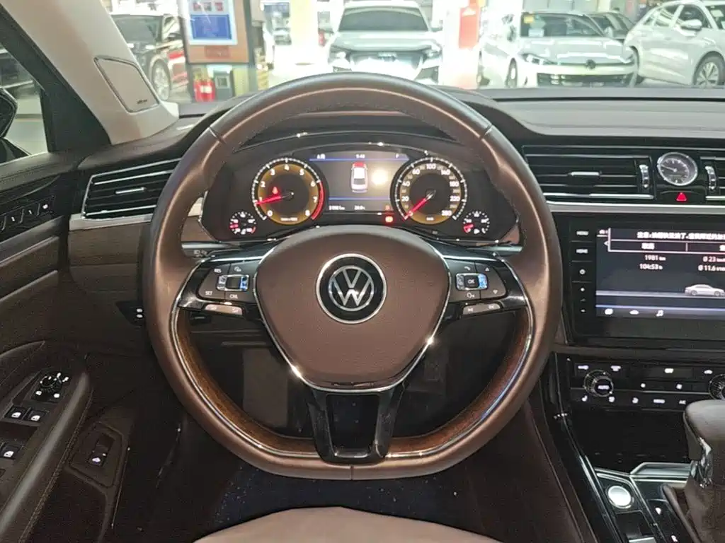 Volkswagen Phideon — фото 11