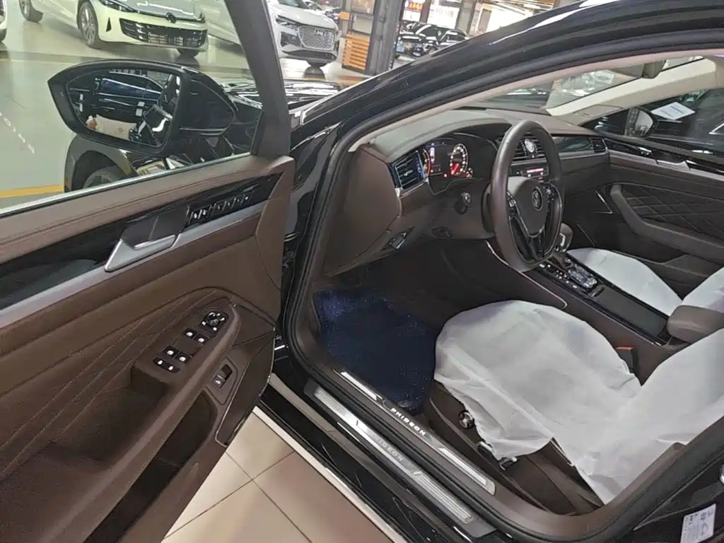 Volkswagen Phideon — фото 16