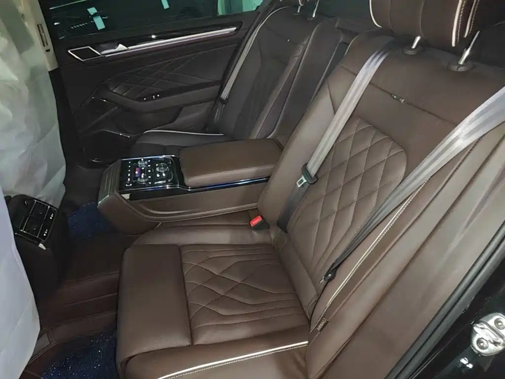 Volkswagen Phideon — фото 17