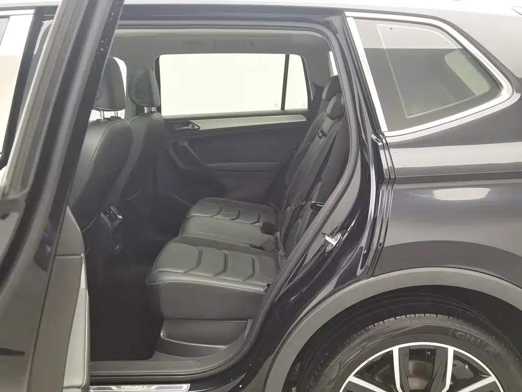 Volkswagen Tiguan L — фото 15