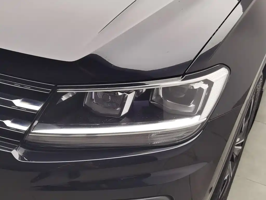Volkswagen Tiguan L — фото 7