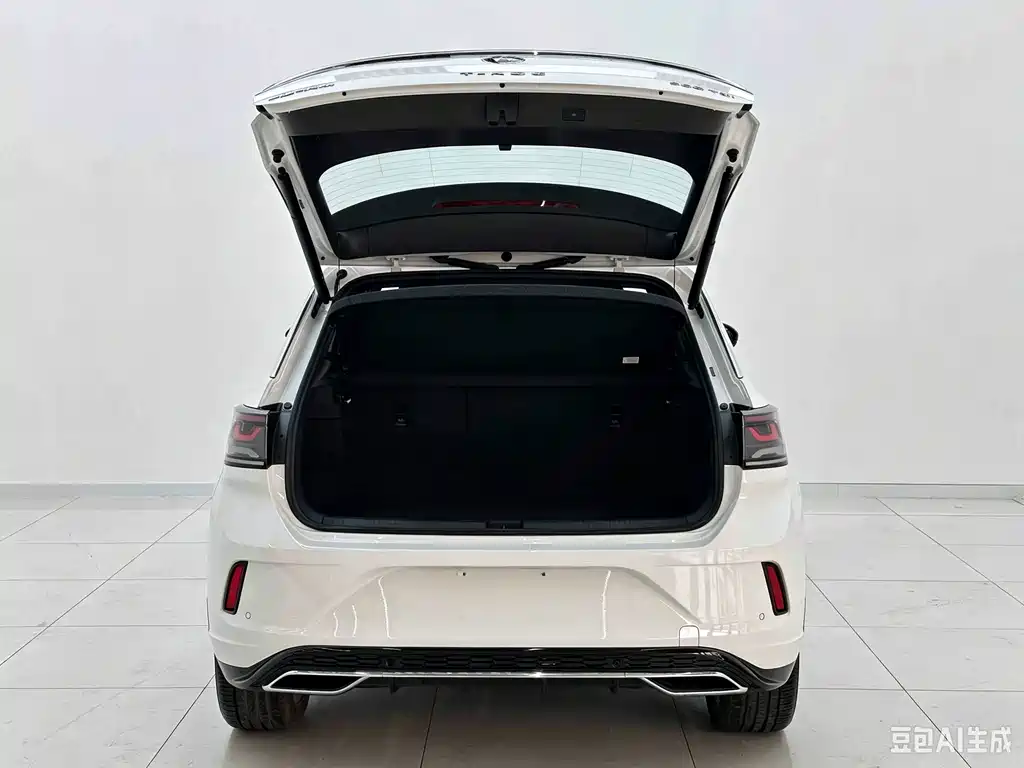 Volkswagen T-Roc — фото 8