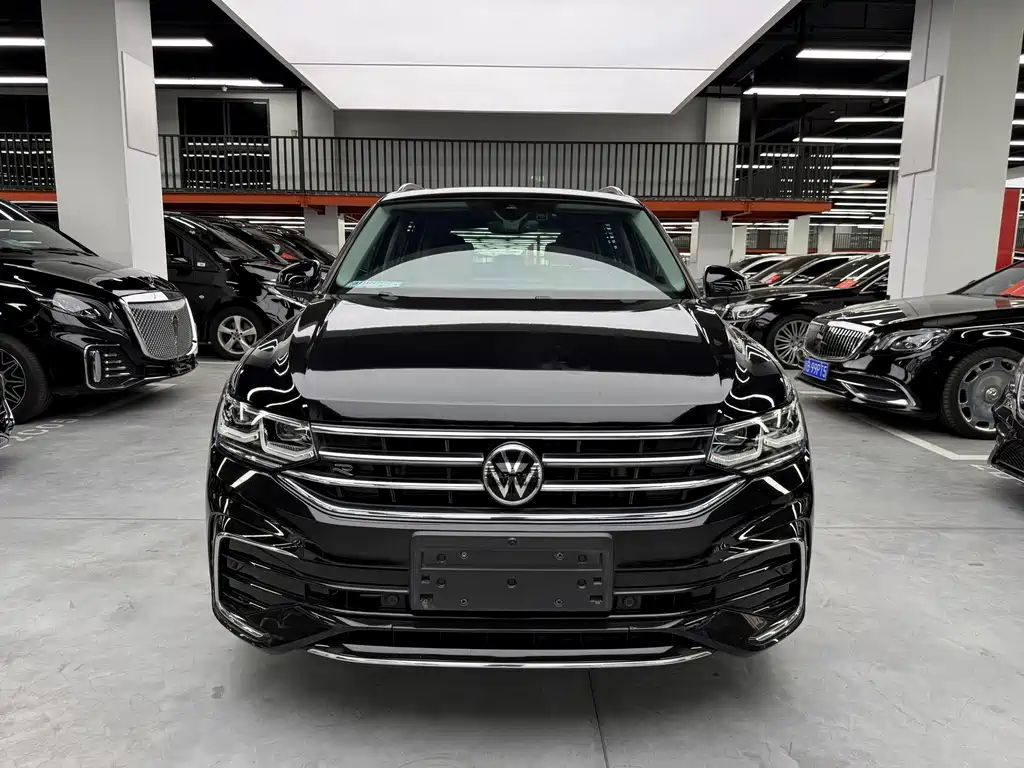 Volkswagen Tiguan L — фото 2