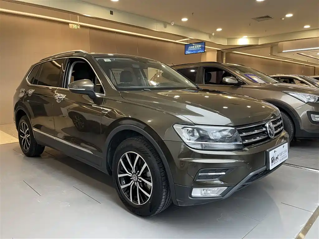 Volkswagen Tiguan L — фото 3
