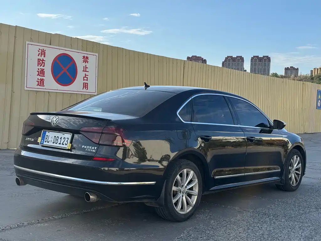 Volkswagen Passat — фото 7