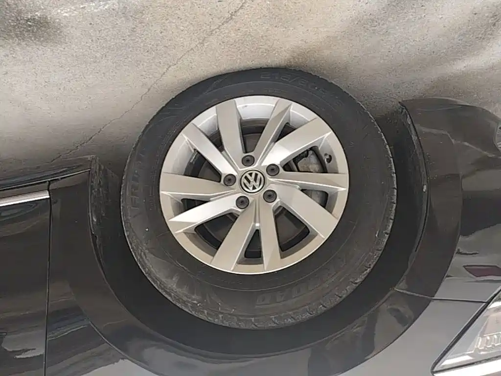 Volkswagen Passat — фото 23