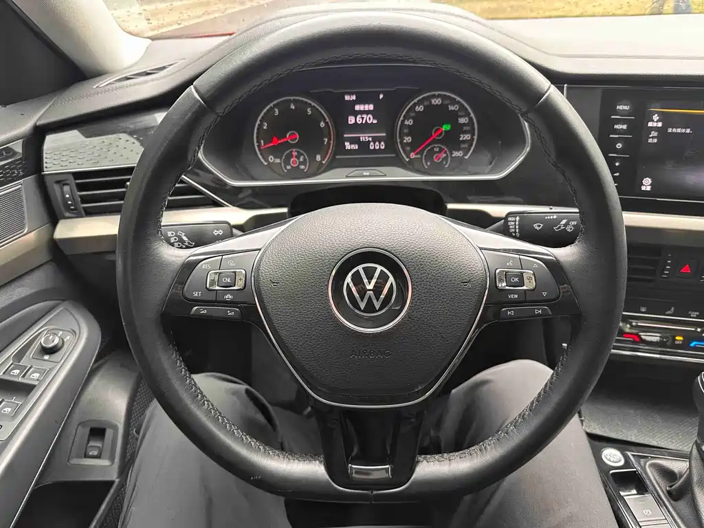 Volkswagen Passat — фото 8