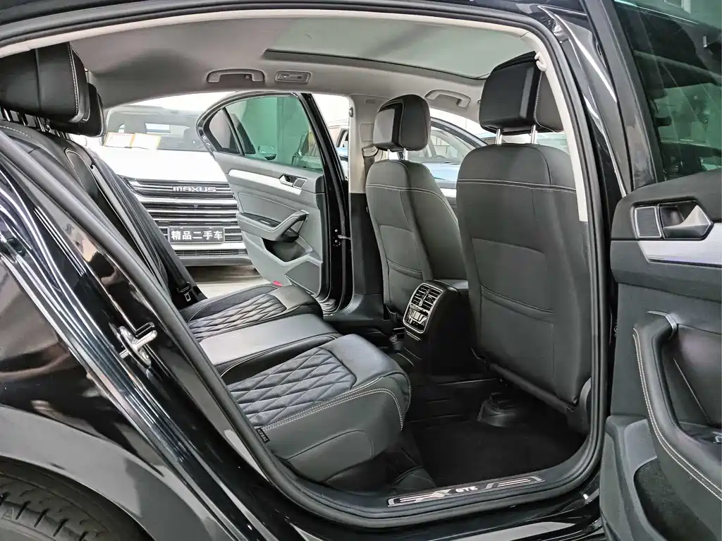 Volkswagen Magotan PHEV — фото 9