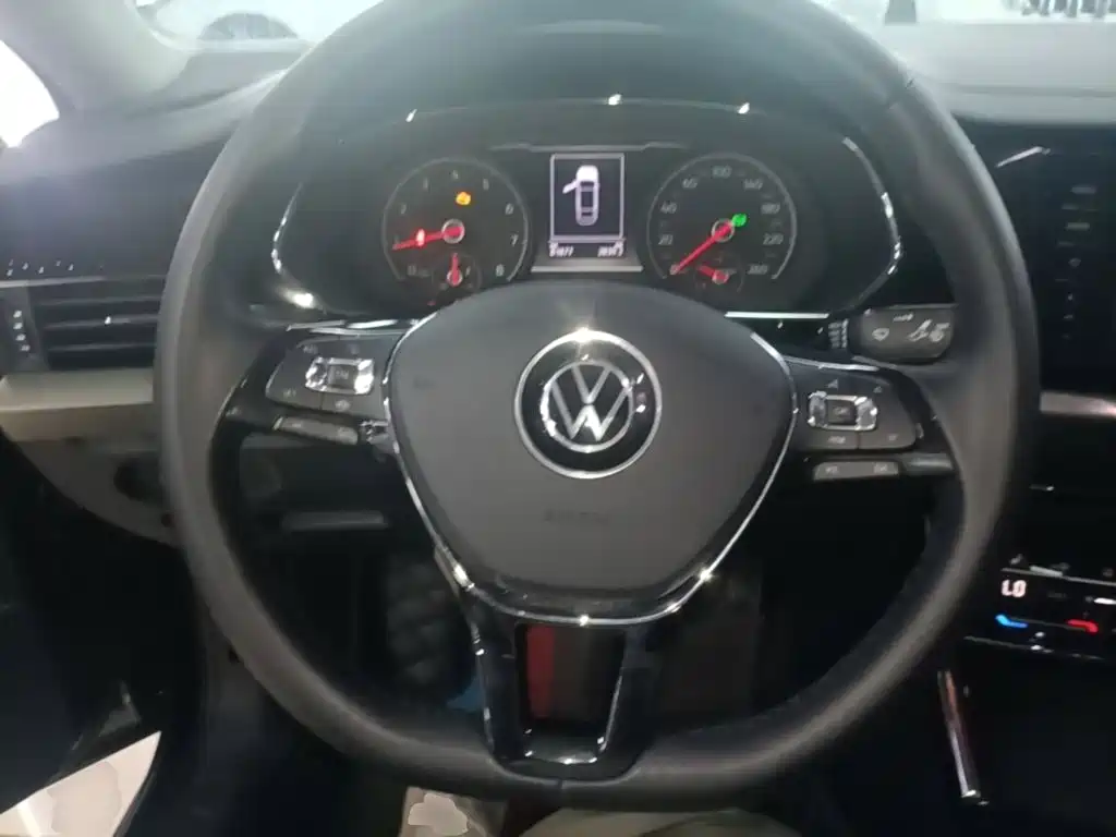 Volkswagen Passat — фото 11