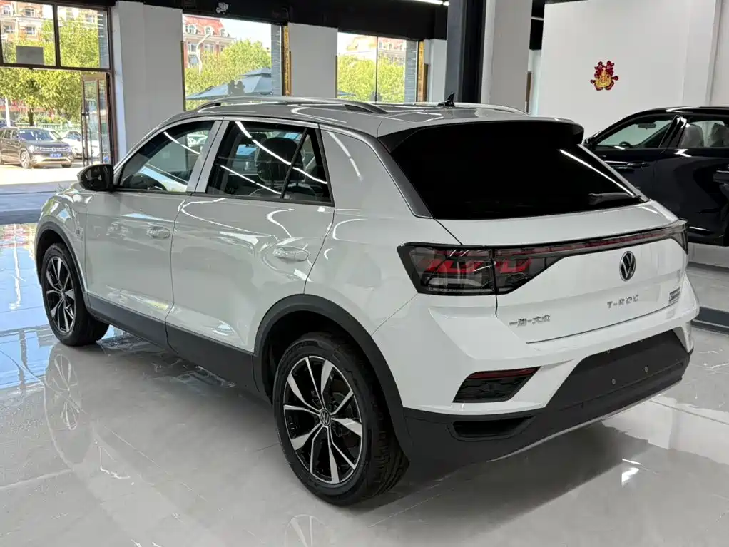 Volkswagen T-Roc — фото 6