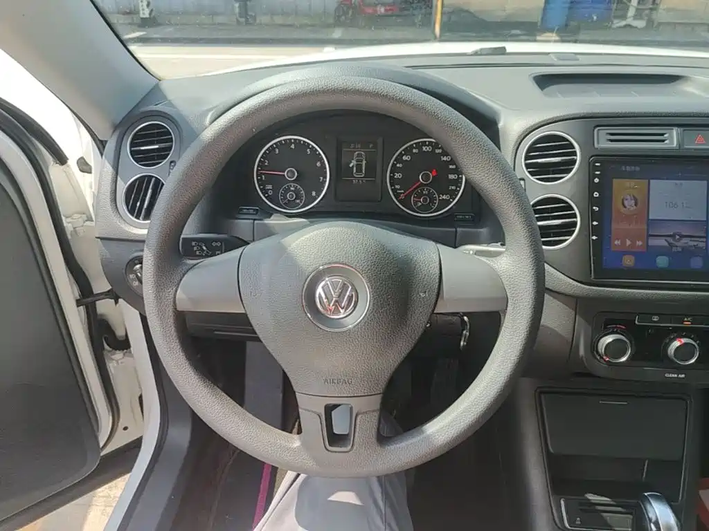 Volkswagen Tiguan — фото 11