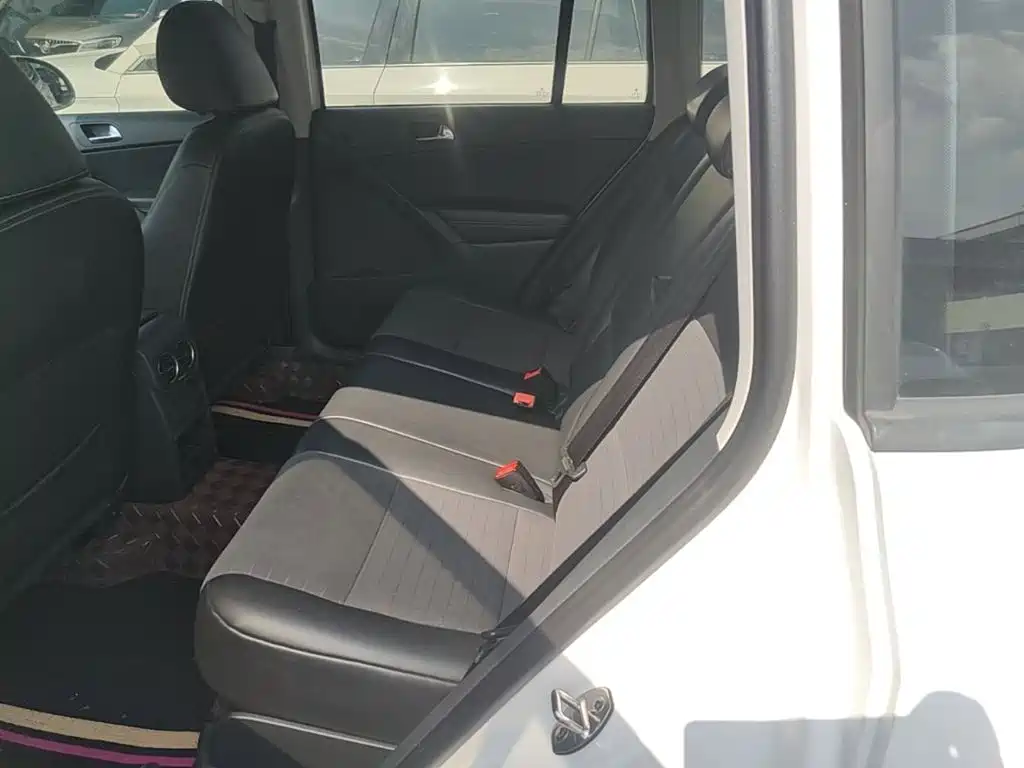 Volkswagen Tiguan — фото 17