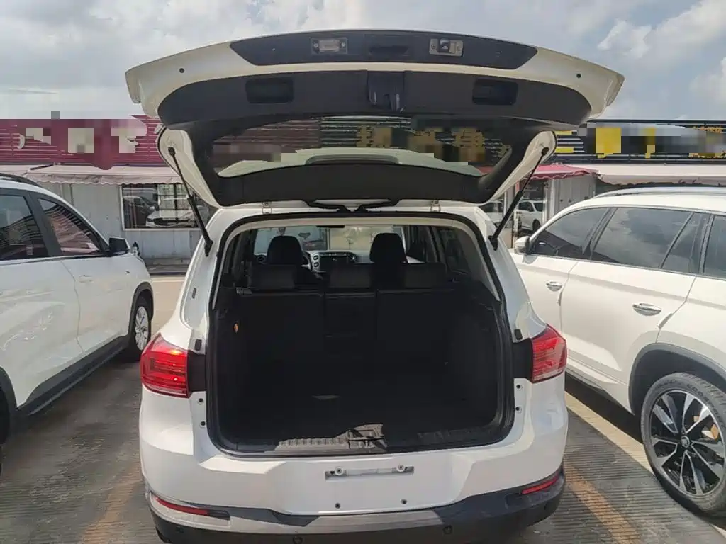 Volkswagen Tiguan — фото 19
