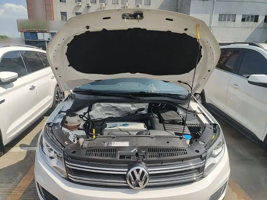 Volkswagen Tiguan — фото 20