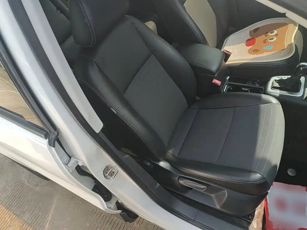 Volkswagen Tiguan — фото 25