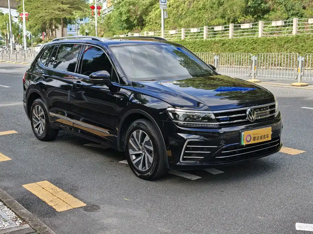 Volkswagen Tiguan L PHEV — фото 2