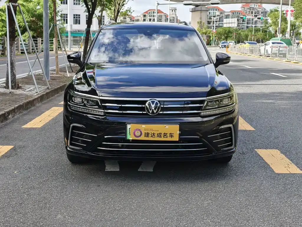 Volkswagen Tiguan L PHEV — фото 3