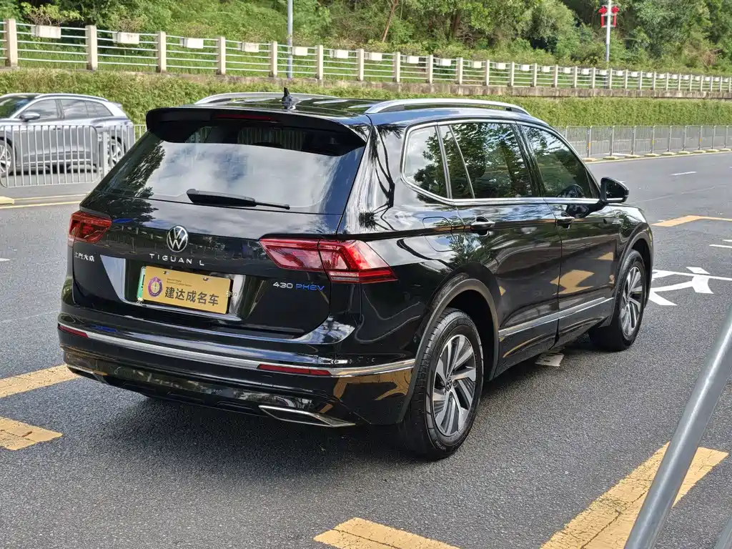 Volkswagen Tiguan L PHEV — фото 4