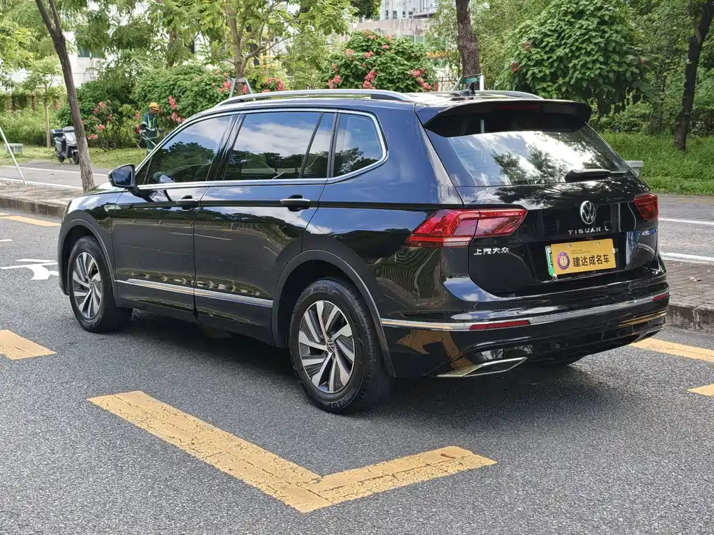 Volkswagen Tiguan L PHEV — фото 6