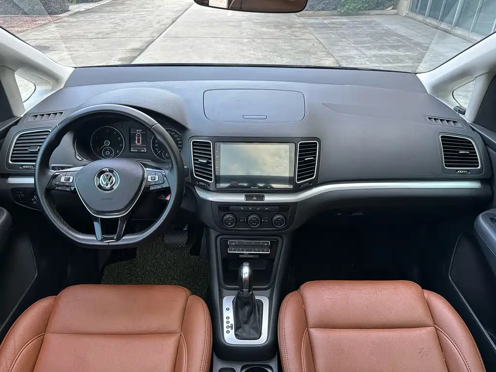 Volkswagen Sharan — фото 10