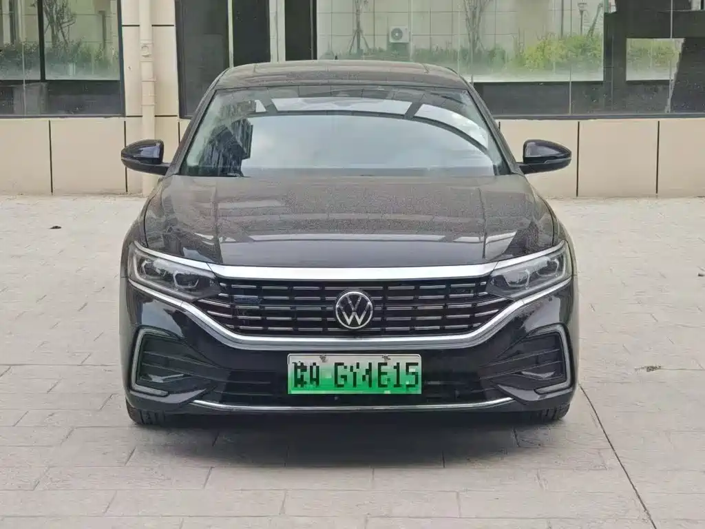 Volkswagen Passat PHEV — фото 2