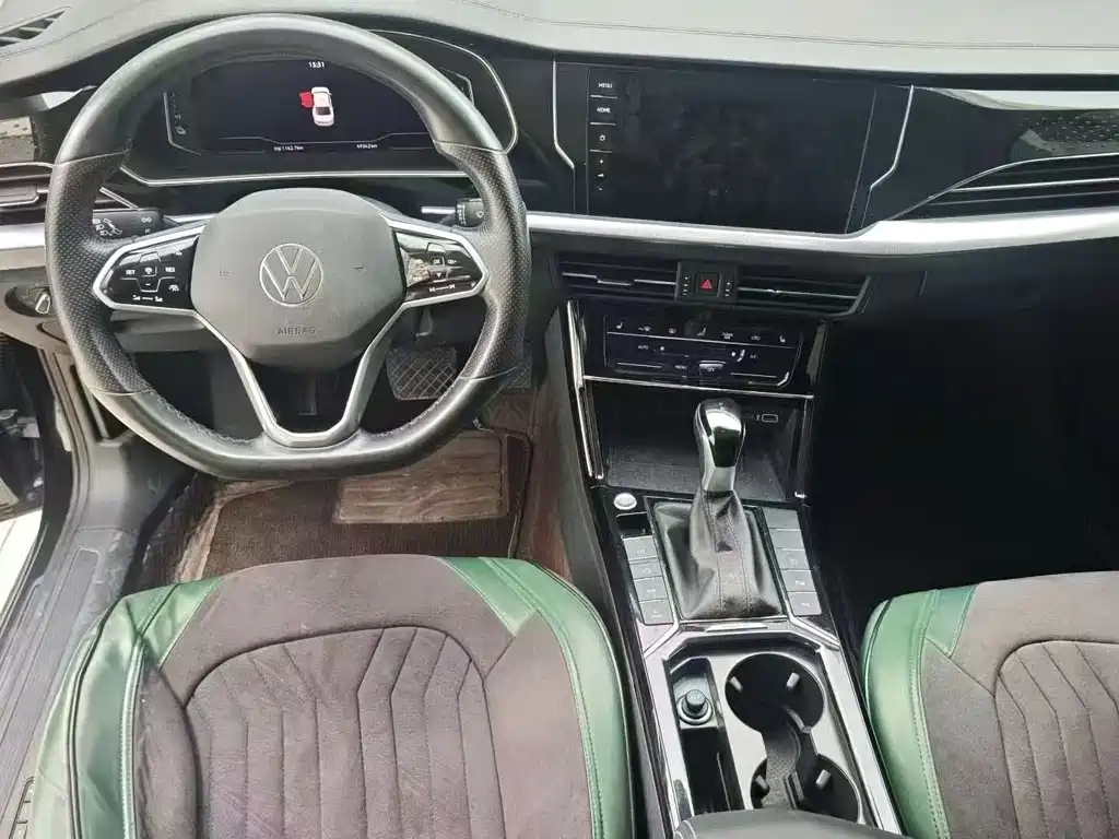 Volkswagen Passat PHEV — фото 4