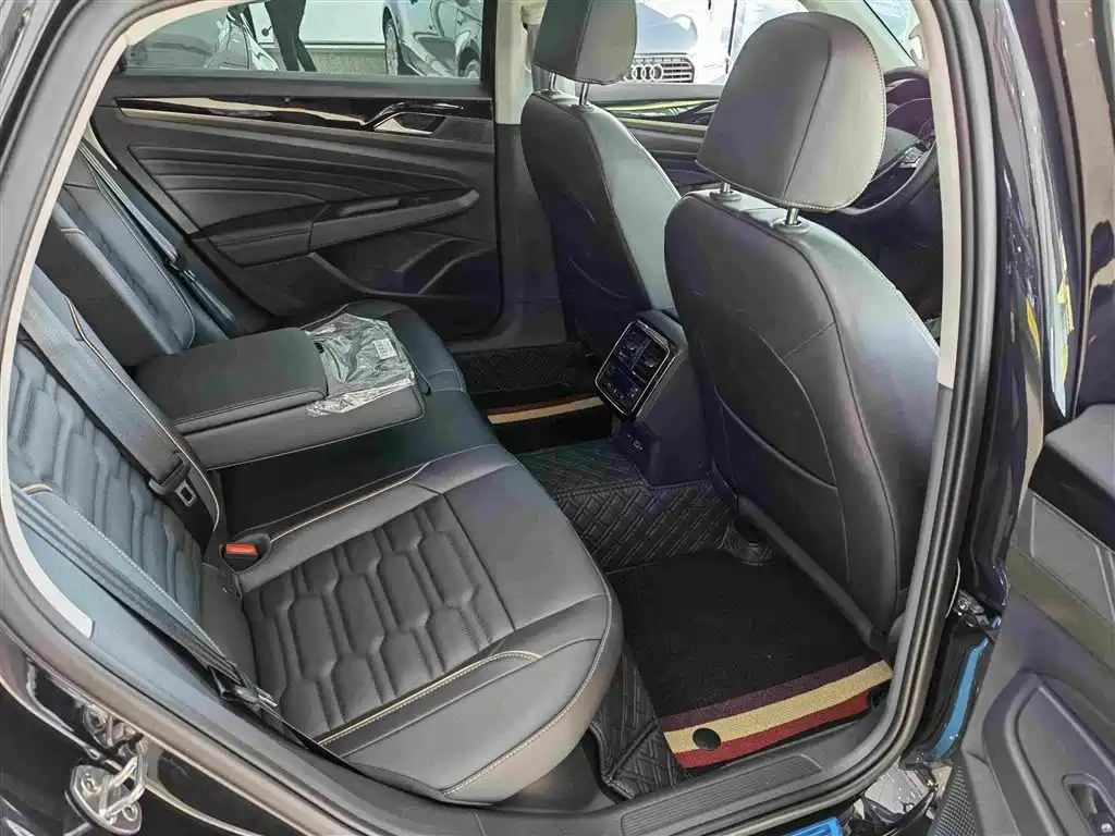 Volkswagen Passat — фото 7