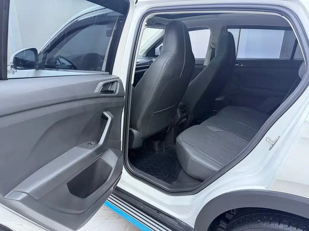 Volkswagen T-Cross — фото 15