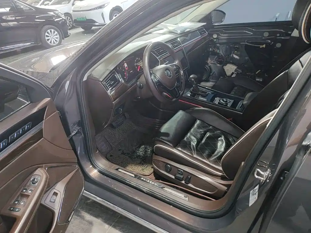 Volkswagen Phideon — фото 11