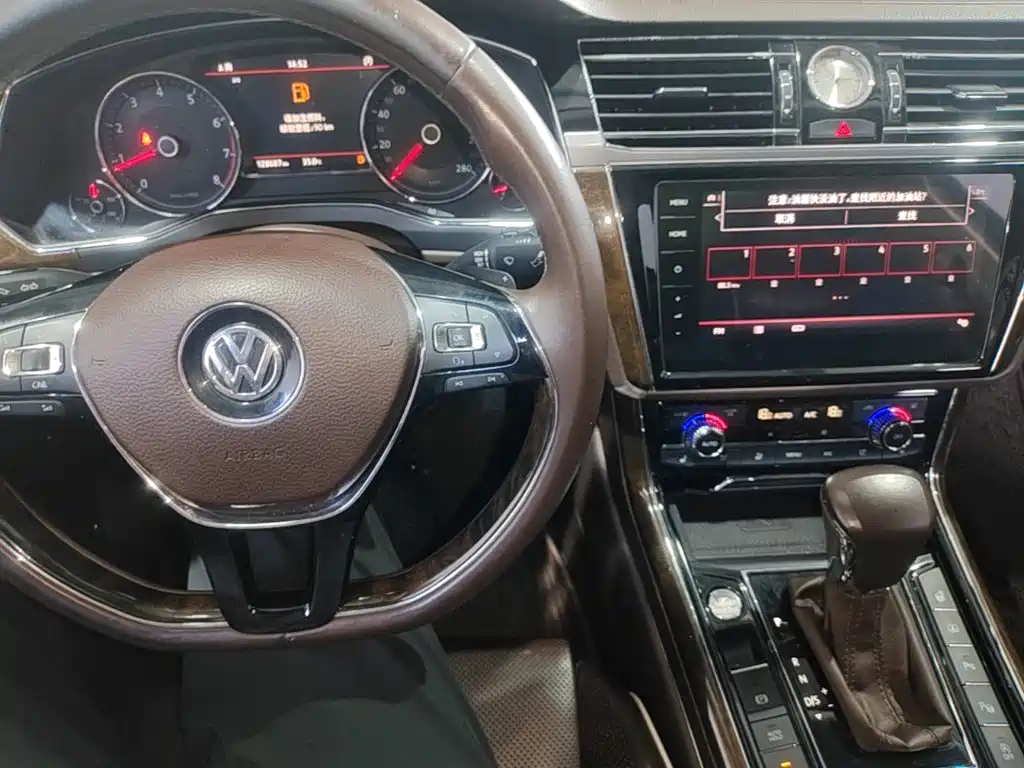 Volkswagen Phideon — фото 6