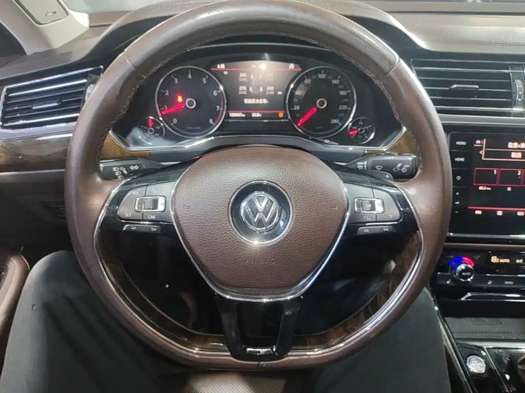 Volkswagen Phideon — фото 7