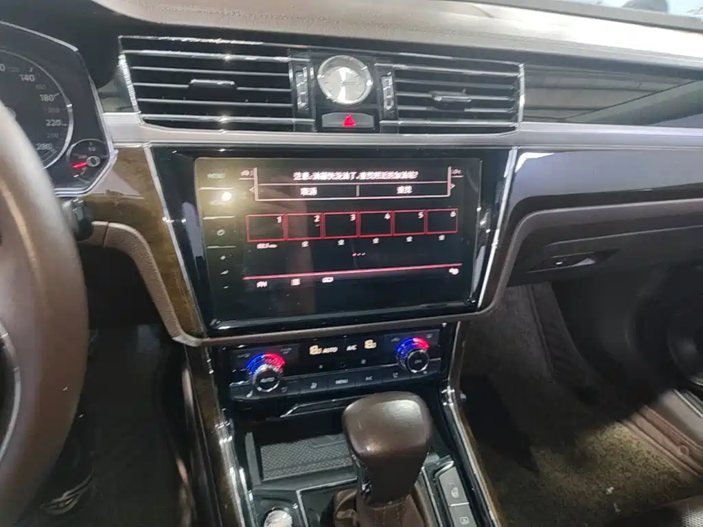 Volkswagen Phideon — фото 9