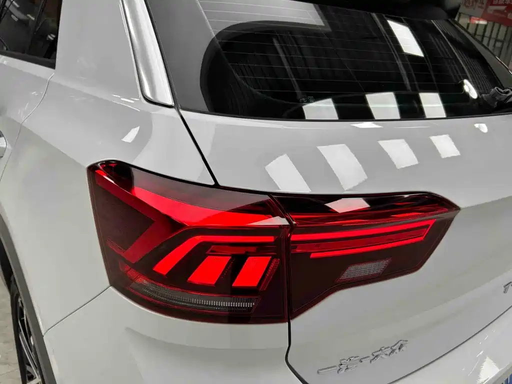 Volkswagen T-Roc — фото 19