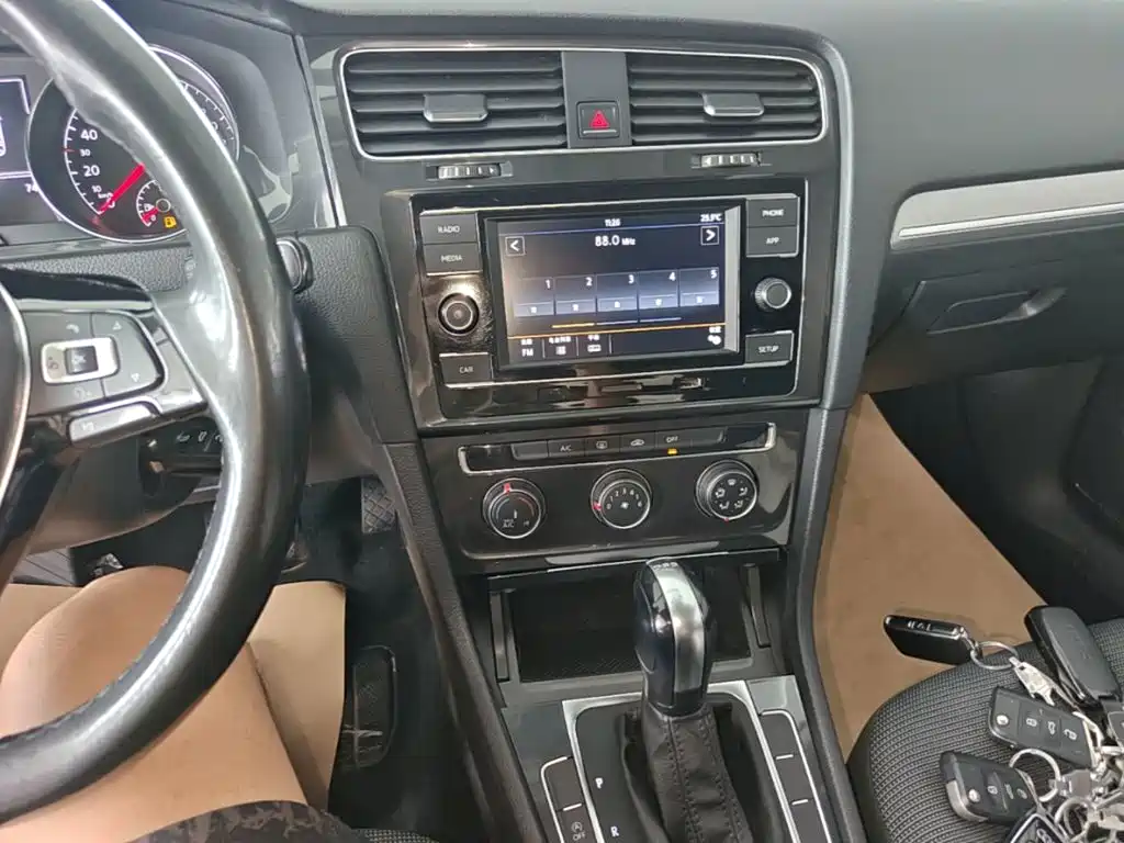 Volkswagen Golf — фото 13