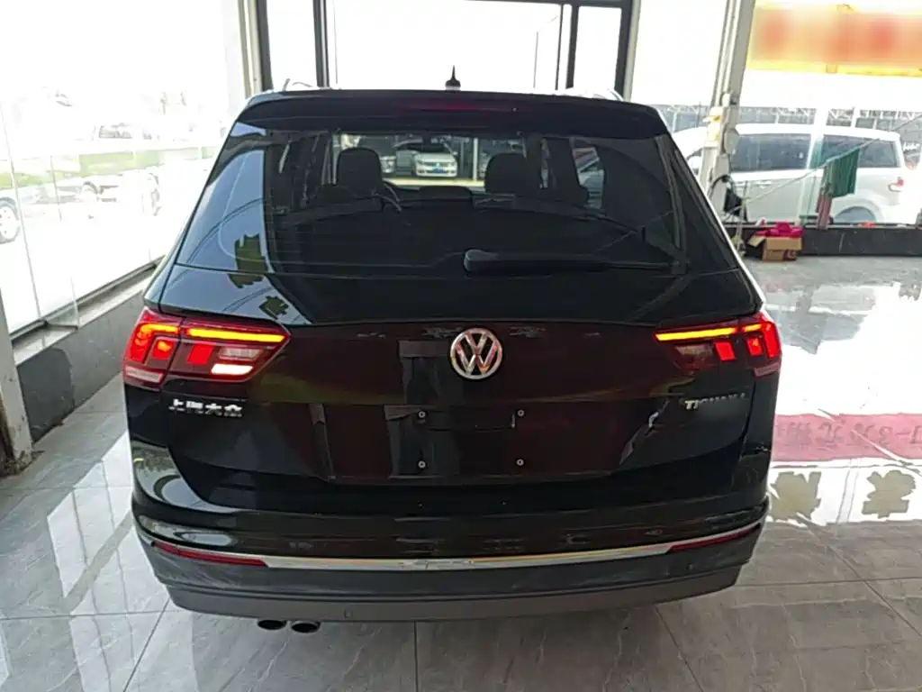 Volkswagen Tiguan L — фото 6