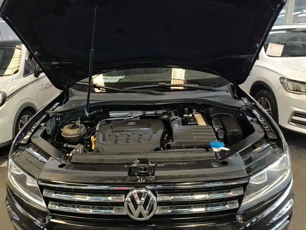 Volkswagen Tiguan L — фото 20
