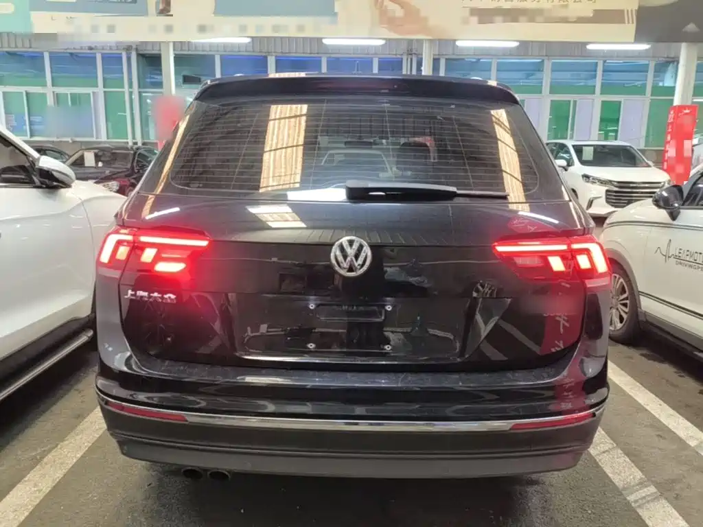 Volkswagen Tiguan L — фото 6