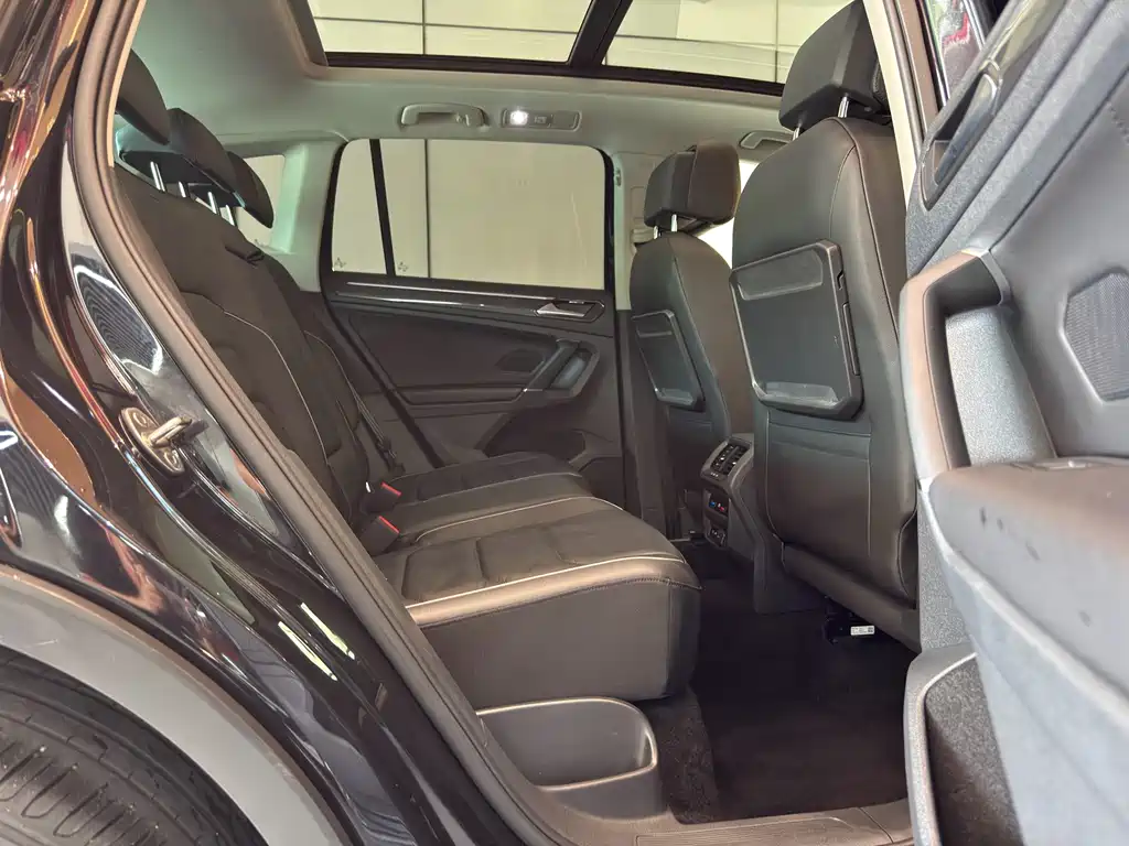 Volkswagen Tiguan — фото 11