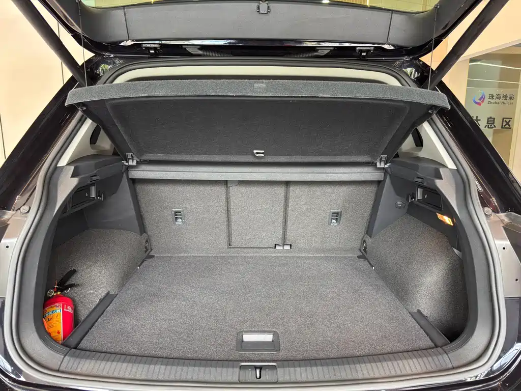 Volkswagen Tiguan — фото 13