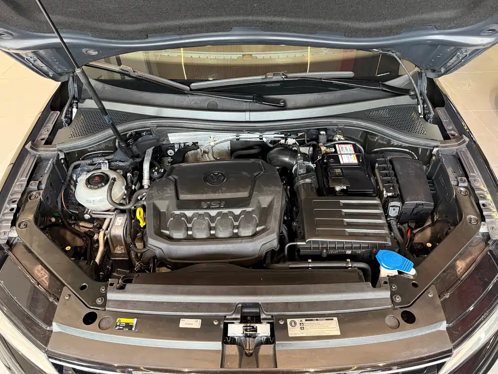 Volkswagen Tiguan — фото 15