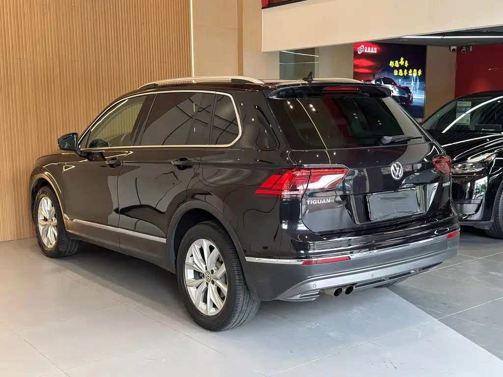 Volkswagen Tiguan — фото 18
