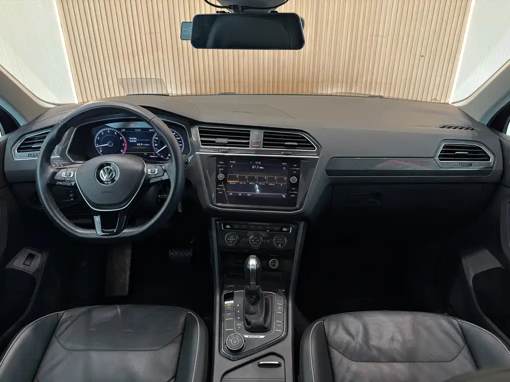 Volkswagen Tiguan — фото 7