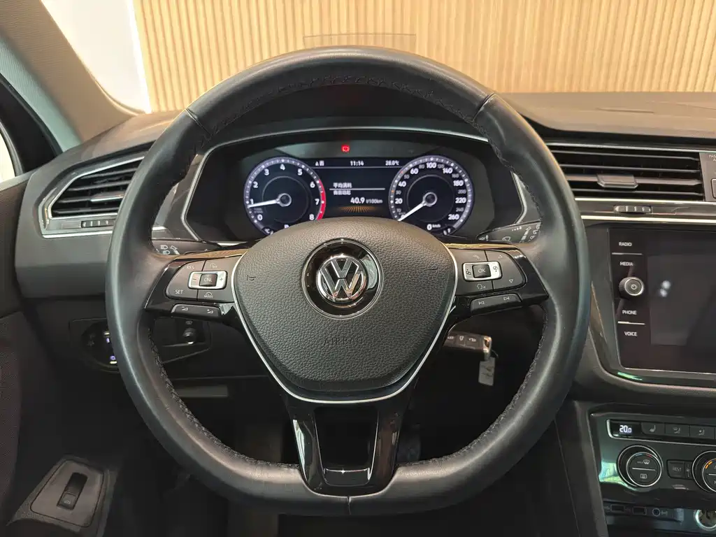 Volkswagen Tiguan — фото 8