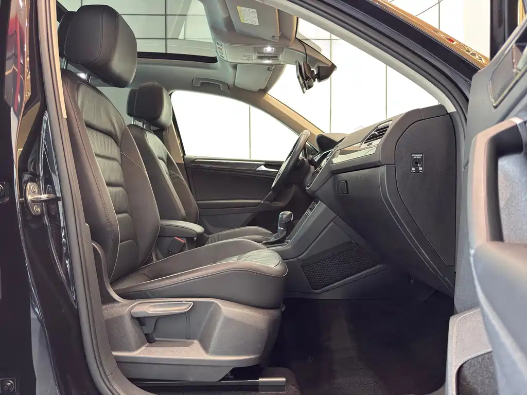 Volkswagen Tiguan — фото 9