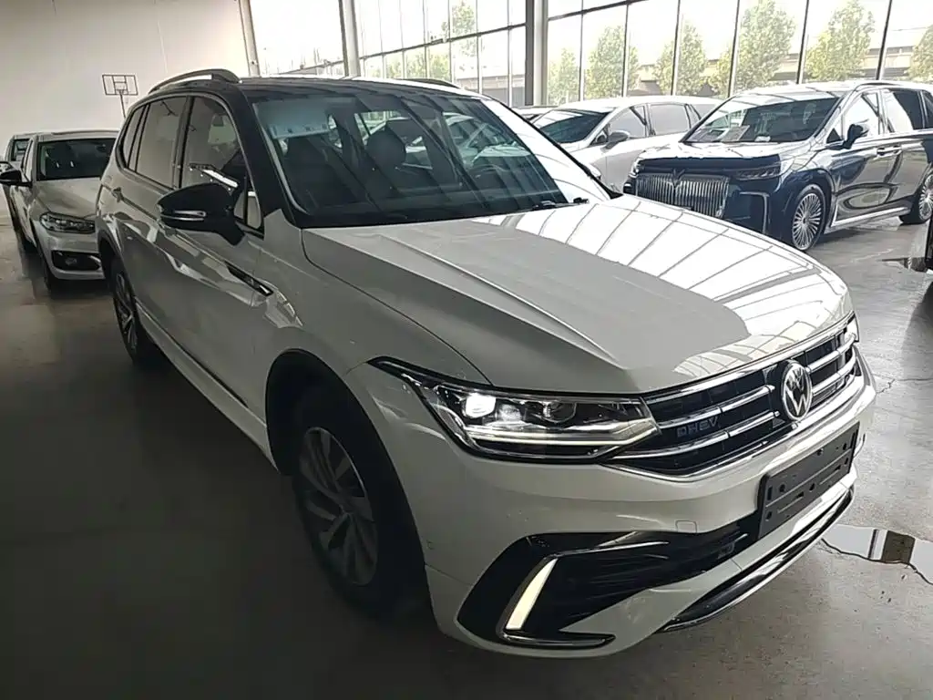 Volkswagen Tiguan L PHEV — фото 4