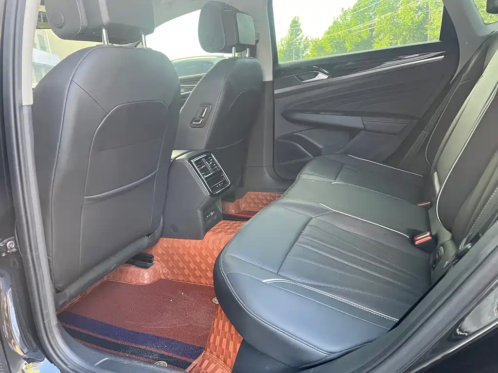 Volkswagen Passat — фото 14
